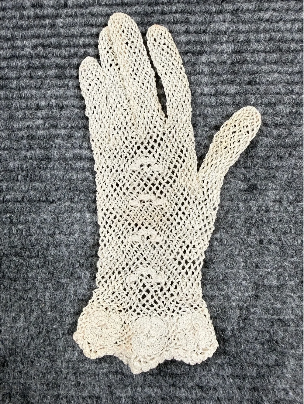 Vintage White Crochet Lace Gloves Floral Cuff Cotton Wedding Tea Party Costume